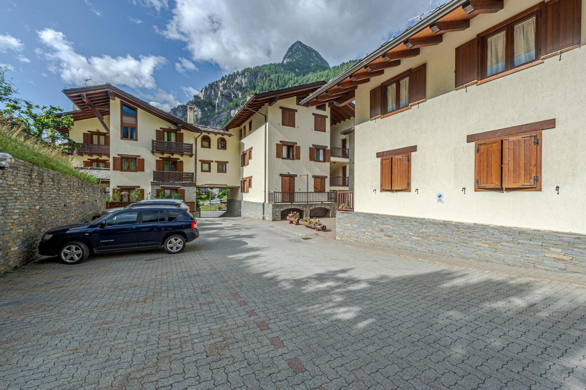 Casa Beatrice - Wifi, Parcheggio E Vista Montagna - Cour 0231 Appartement Courmayeur Buitenkant foto