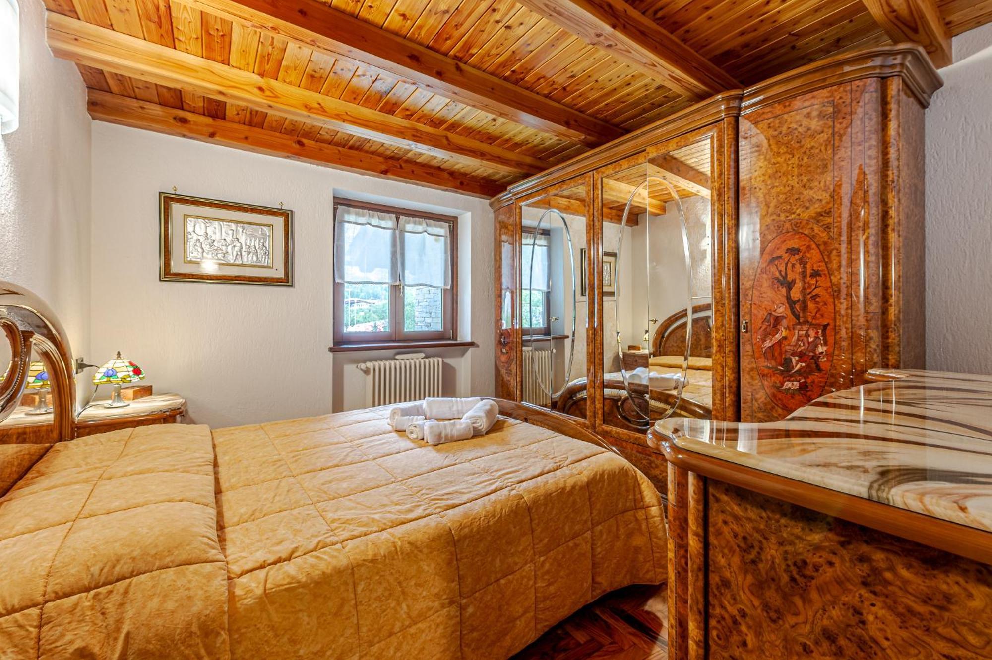 Casa Beatrice - Wifi, Parcheggio E Vista Montagna - Cour 0231 Appartement Courmayeur Buitenkant foto